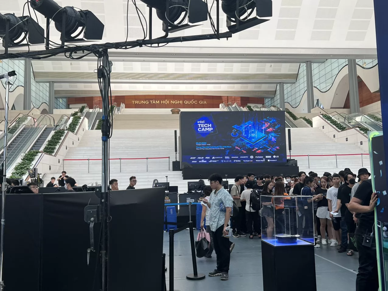 TỔ CHỨC HỘI NGHỊ KHÁCH HÀNG