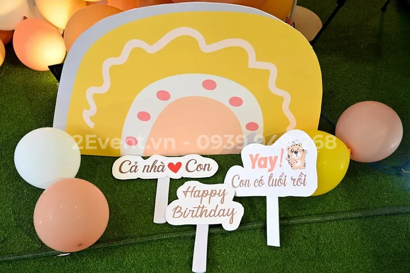 Trang trí bong bóng sinh nhật bé gái tông hồng, trắng, vàng