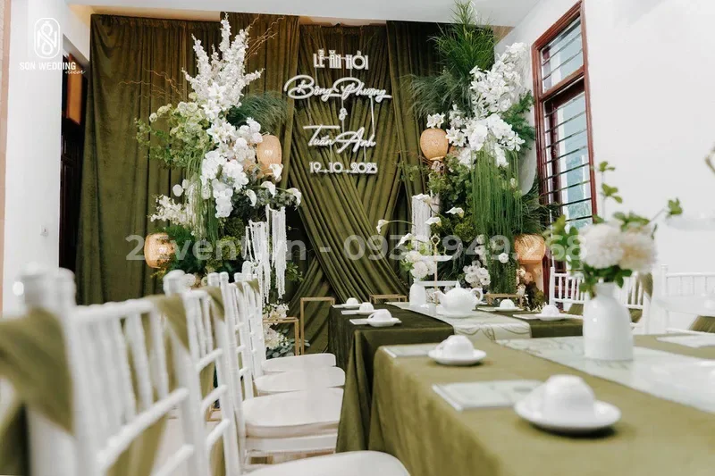 Top mẫu trang trí gia tiên cao cấp, hoa lụa và hoa tươi