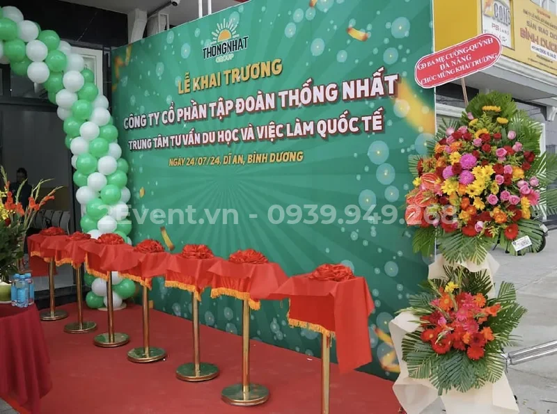 Trang trí khai trương cửa hàng quần áo, shop thời trang