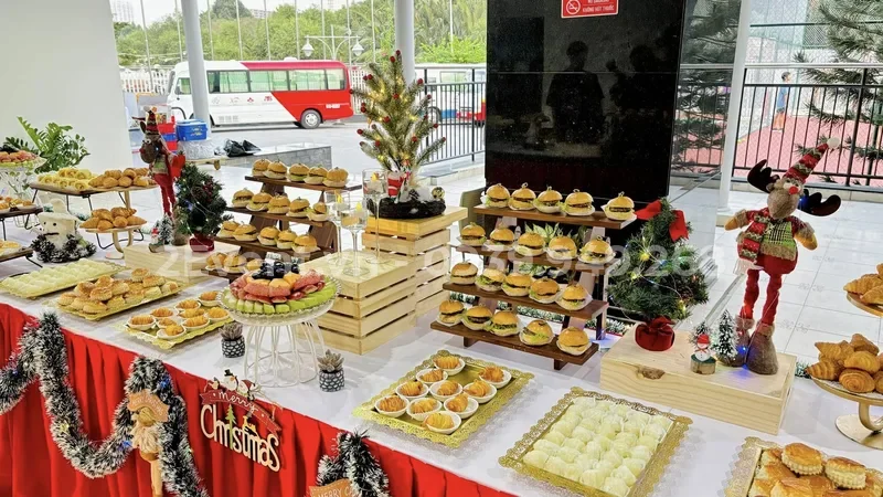 Mẫu trang trí khai trương cửa hàng quần áo thu hút khách, nhiều tài lộc