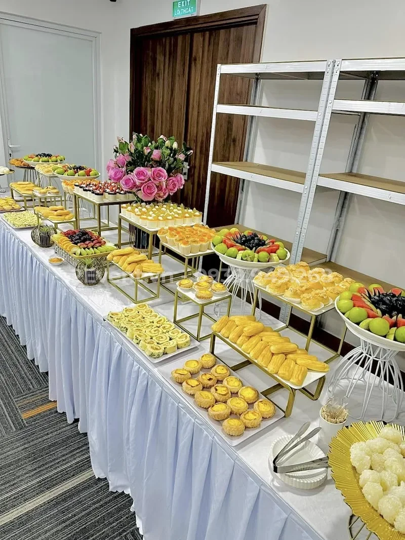 Mẫu trang trí khai trương cửa hàng quần áo thu hút khách, nhiều tài lộc