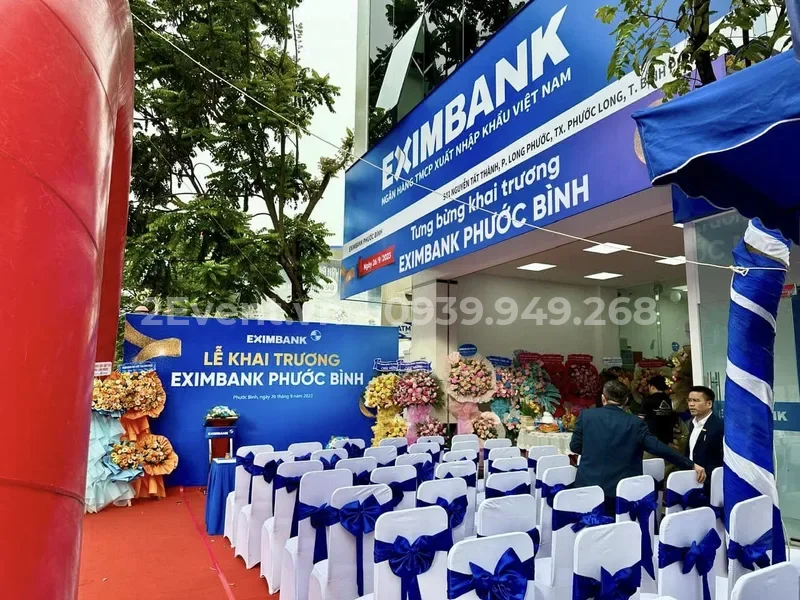 Mẫu trang trí khai trương cửa hàng quần áo thu hút khách, nhiều tài lộc