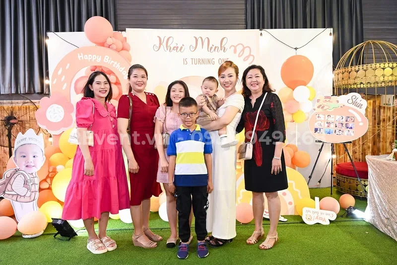 Ý tưởng trang trí sinh nhật chủ đề elsa cho bé yêu
